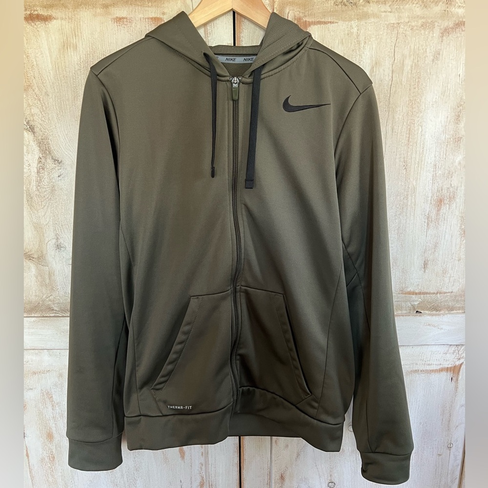 Nike men’s Therma Fit zip up hoodie in olive (S)